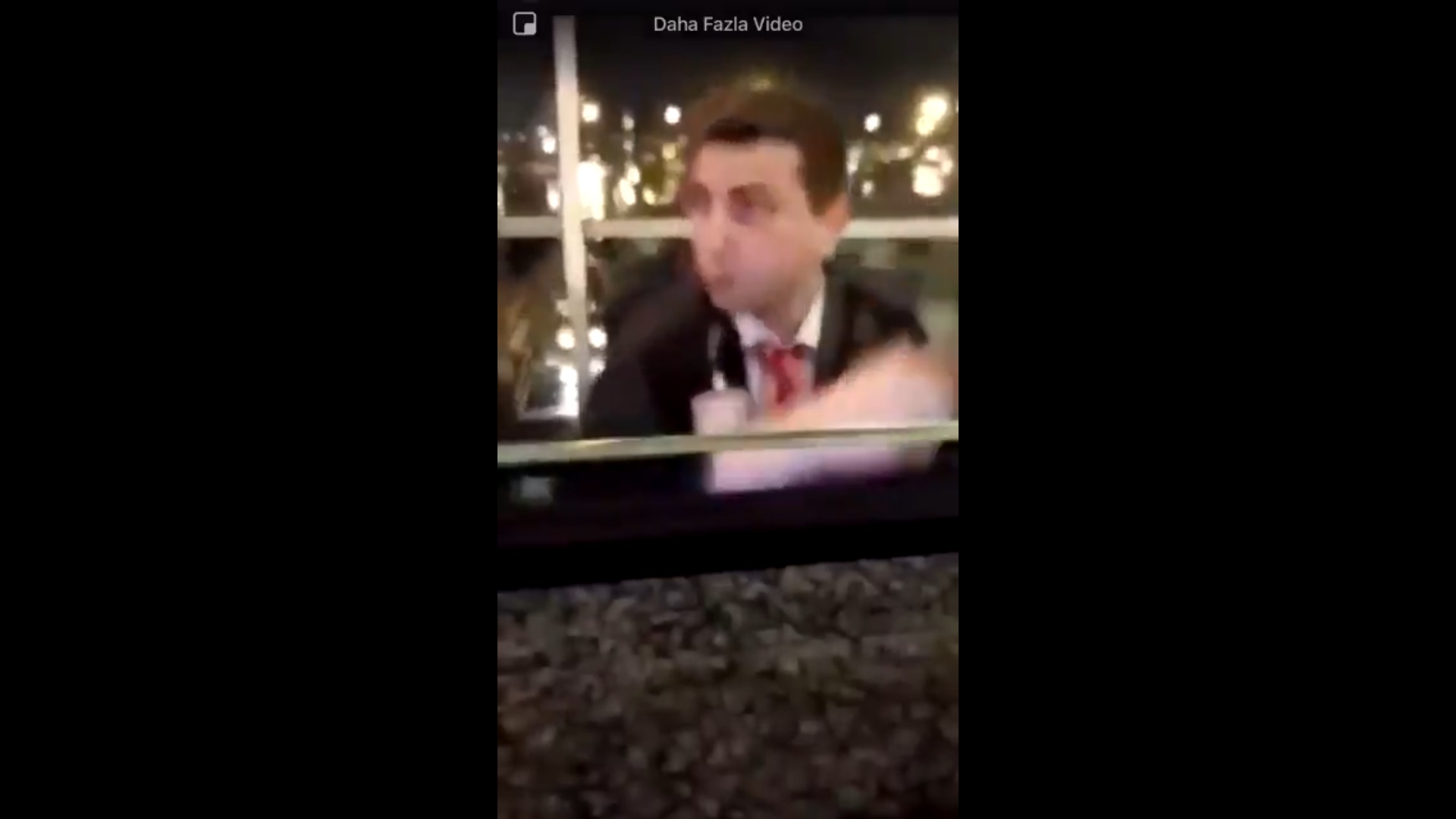 فيديو.. موظف بالخطوط التركية يتهجم على راكب أجنبي طلب منه مساعدة مُسنة!