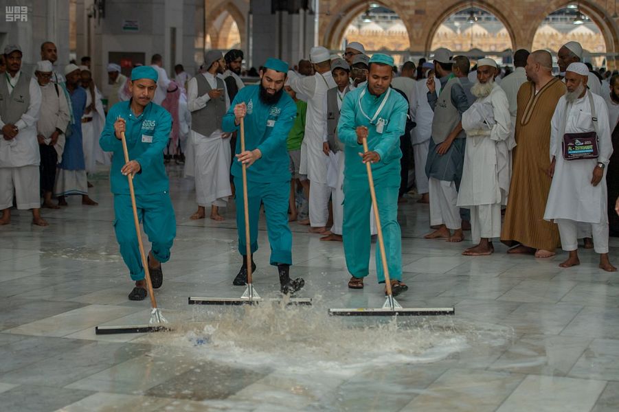 حشد أكثر من 2000 عامل وعاملة وقت هطول الأمطار على المسجد الحرام