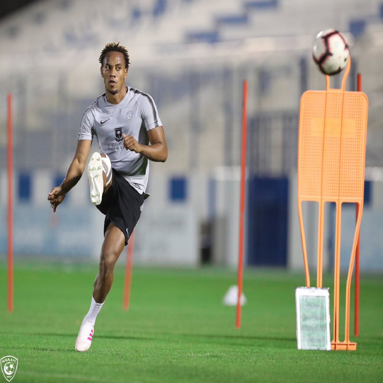 الهلال يقنع كاريلو بالبقاء