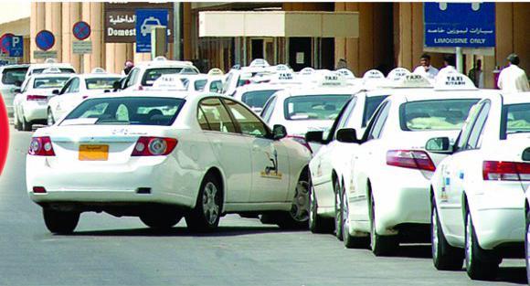 مخالفة أكثر من 340 سائقًا للأجرة لعدم التزامهم بالزي المخصص