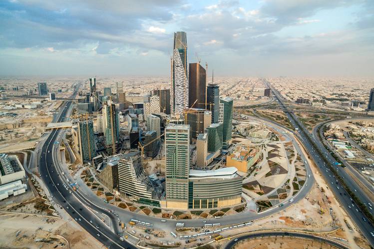 السعودية تسجل فائضًا ماليًا في 2022 بقيمة 102 مليار ريال
