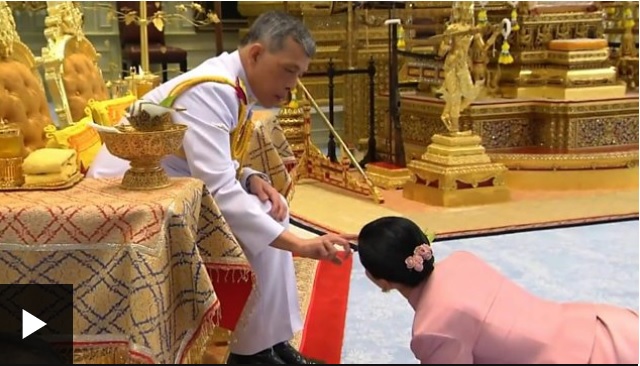 فيديو.. مراسم زفاف ملك تايلاند على حارسته الشخصية