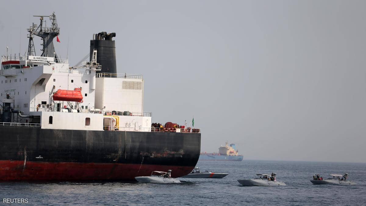 مسؤول أمريكي: إيران متورطة في تخريب السفن بالمتفجرات وهذه الأدلة