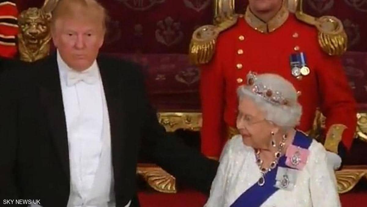 ترامب يخرق البروتوكول للمرة الخامسة ويلمس كتف الملكة إليزابيث