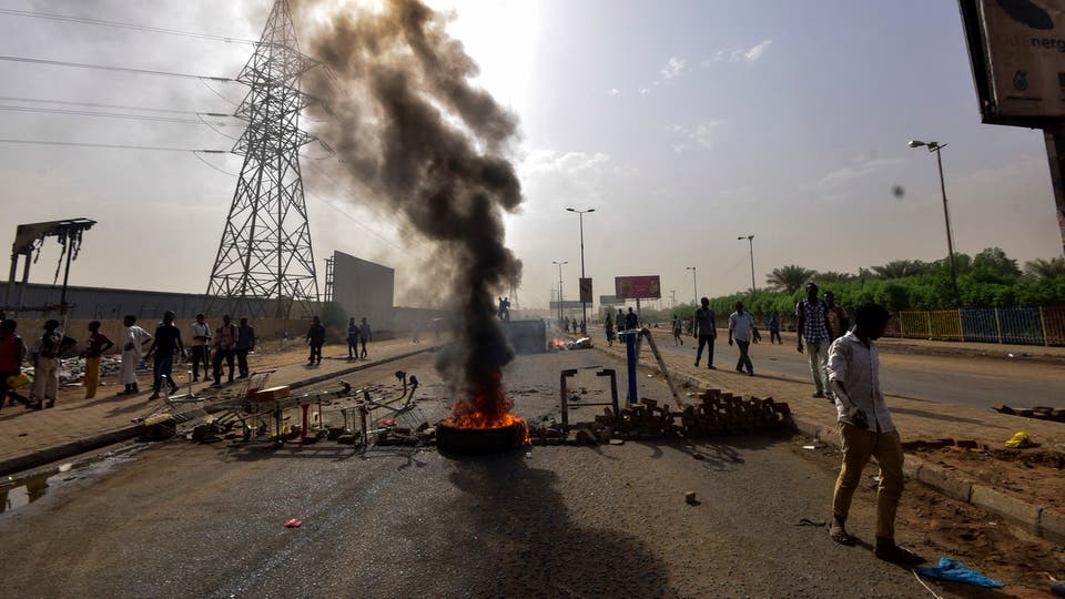 الاتحاد الأوروبي يطالب المجلس العسكري السوداني بتسليم السلطة