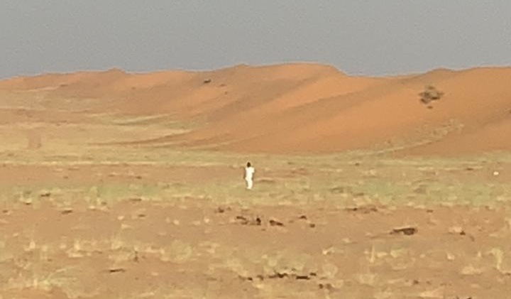 اعادة 3 أشخاص تاهوا في صحراء سامودة بحفر الباطن