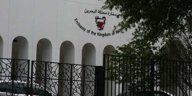 متظاهرون يعتدون على السفارة البحرينية في العاصمة العراقية