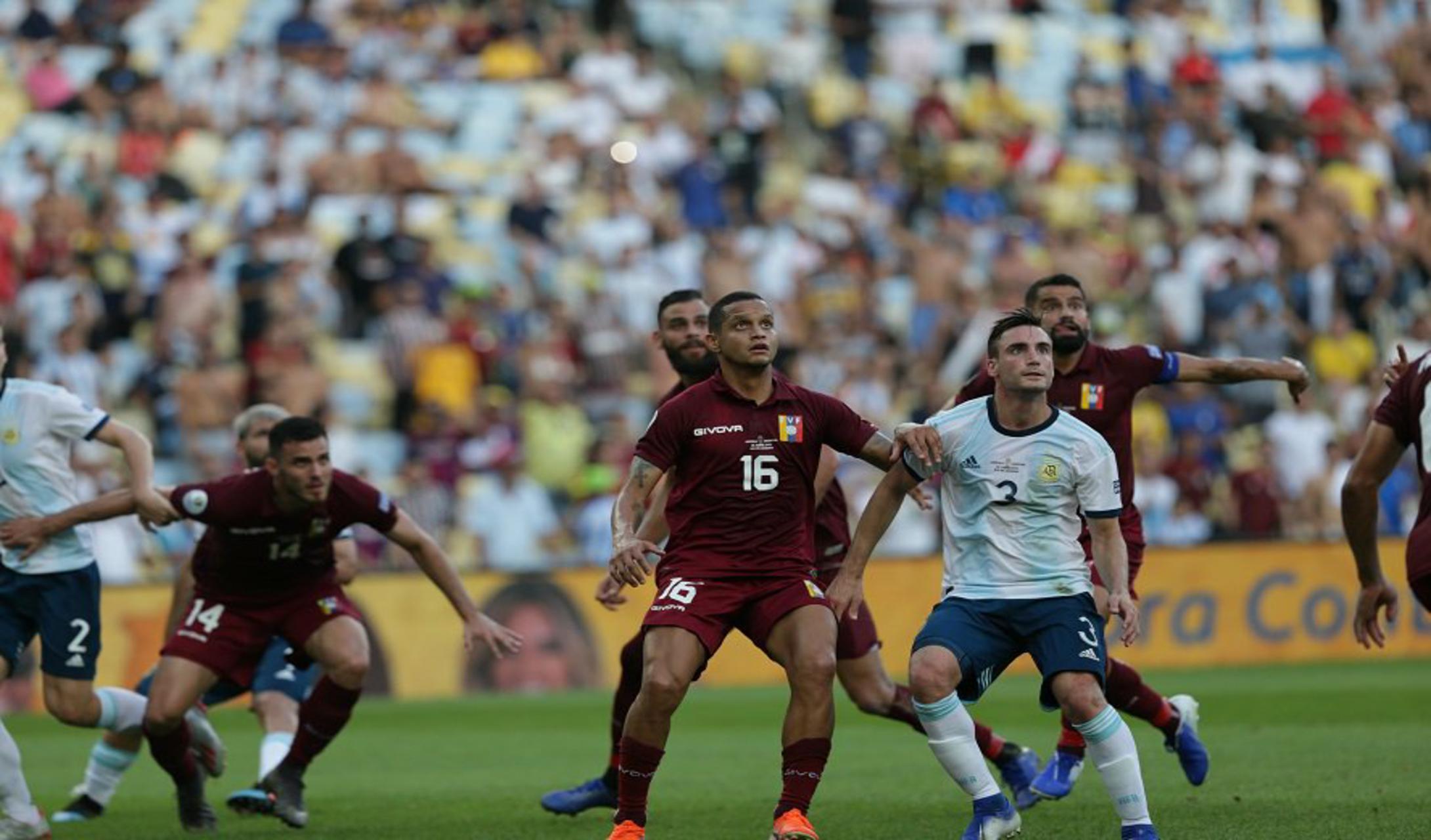 راقصو التانجو يخطفون بطاقة العبور في مباراة الأرجنتين ضد فنزويلا