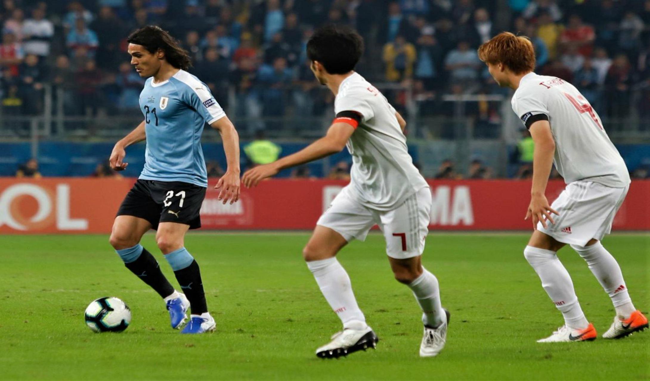 اليابان تُفرط في الفوز بتعادل مثير ضد الأوروغواي