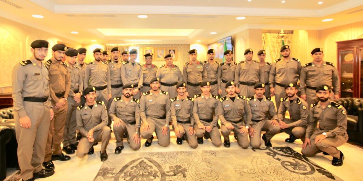 مدير شرطة مكة المكرمة يقلد عدداً من الضباط رتبهم الجديدة