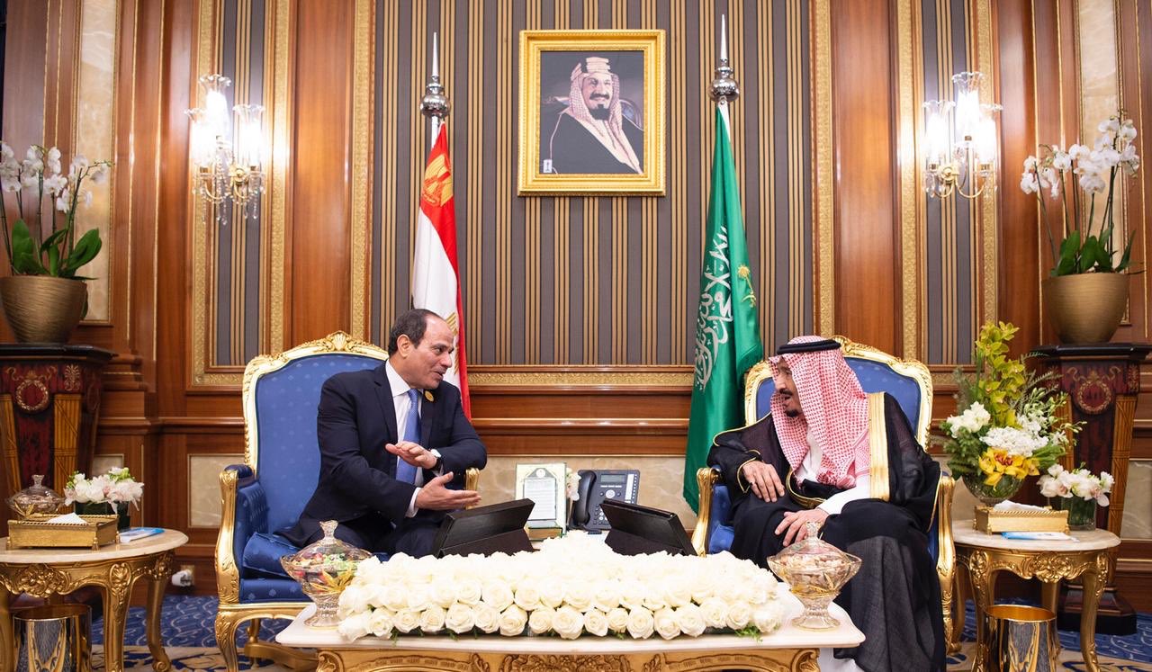 الملك سلمان والرئيس المصري يبحثان أبرز الموضوعات المدرجة على جدول أعمال القمة الاسلامية