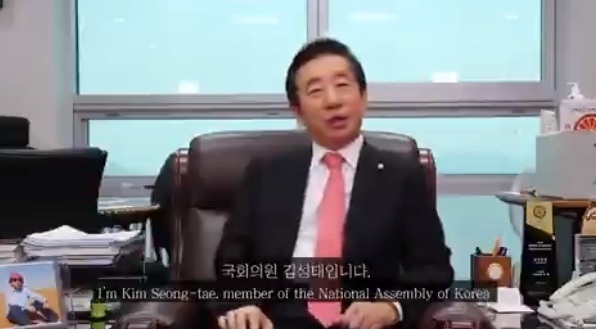 بالفيديو.. برلماني كوري جنوبي يرحب بالأمير محمد بن سلمان ويستعرض تجربة عمله بالمملكة