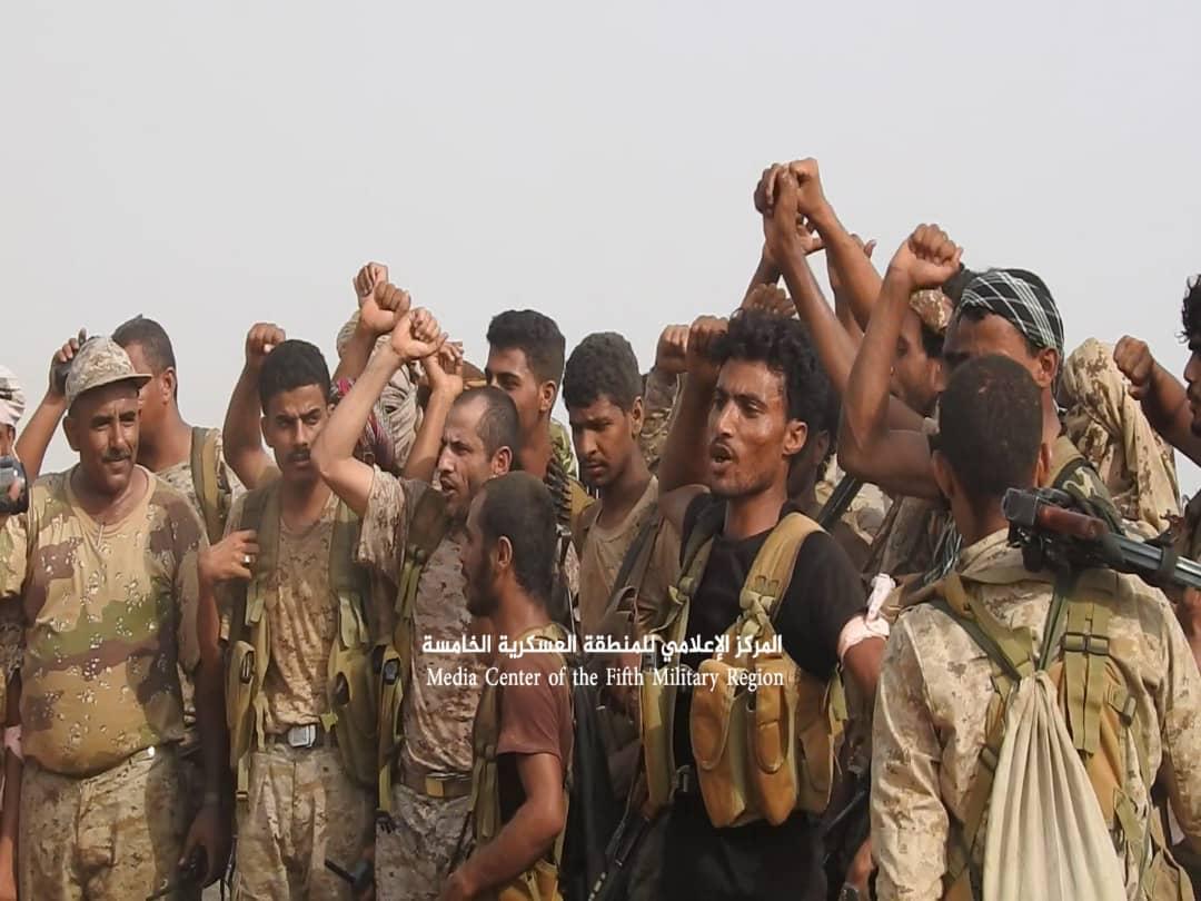صور.. الجيش اليمني يحرر مواقع استراتيجية في ميدي