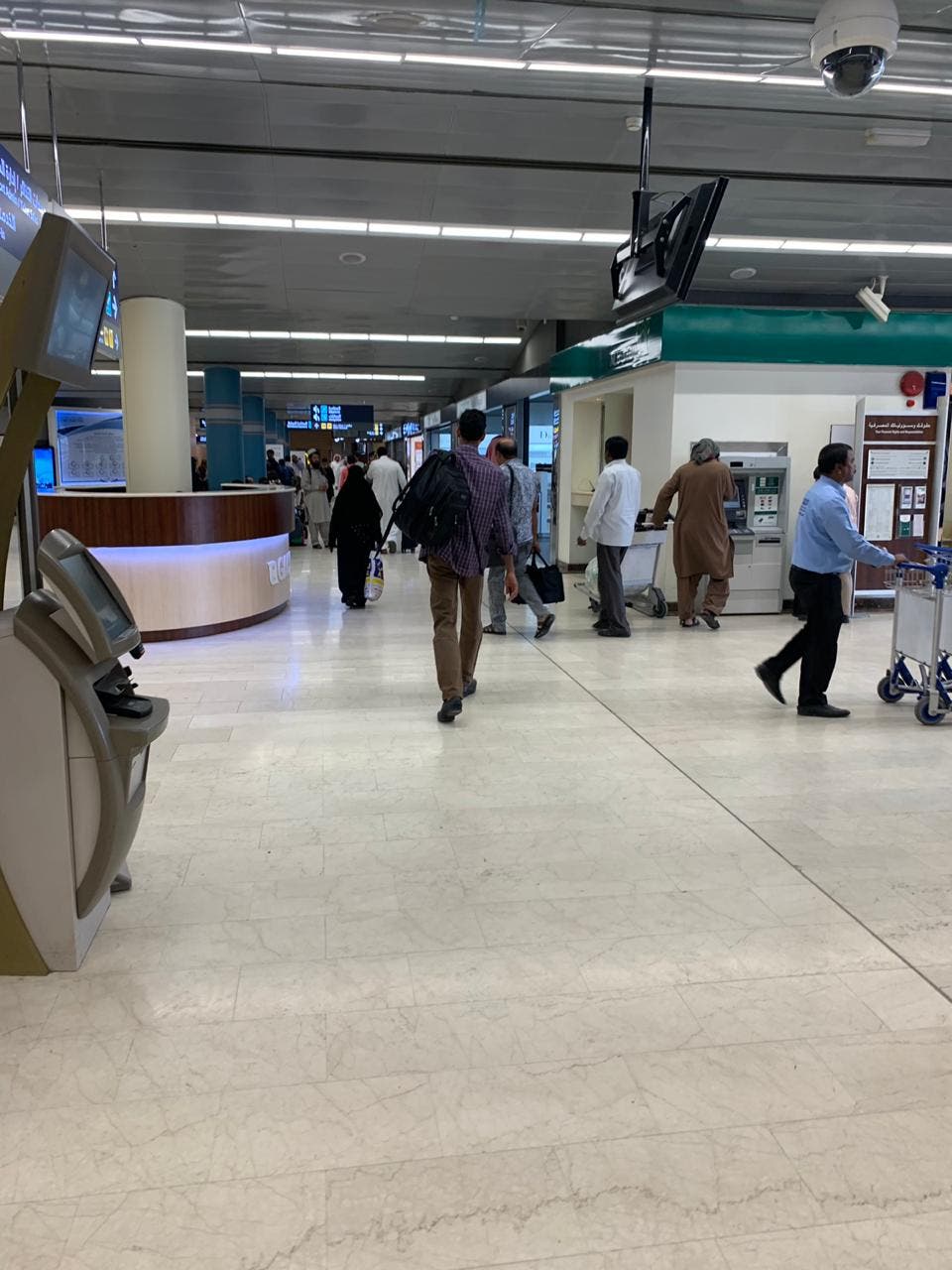صور في المطار