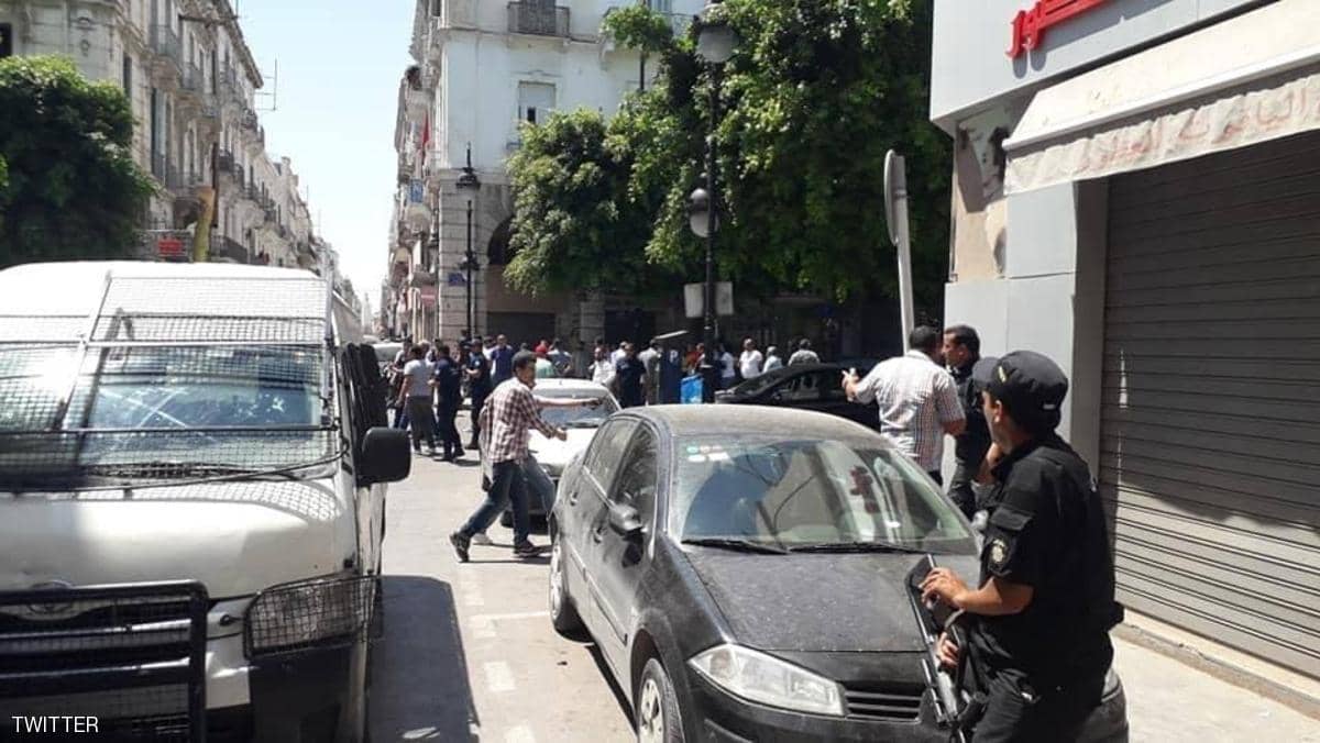إصابات وقتلى في تفجيرين انتحاريين وسط العاصمة التونسية