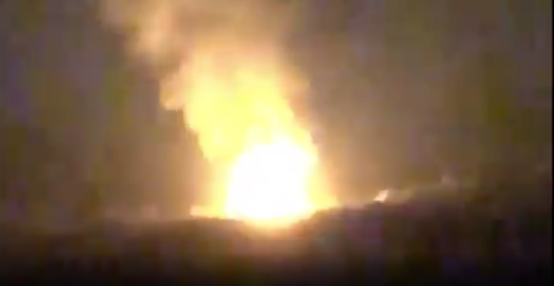 فيديو.. انفجارات لساعات بعد تدمير مخزن أسلحة لميليشيا الحوثي في حجة