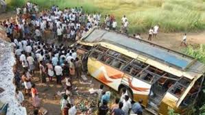 مصرع وإصابة 49 شخصًا إثر سقوط حافلة في الهند