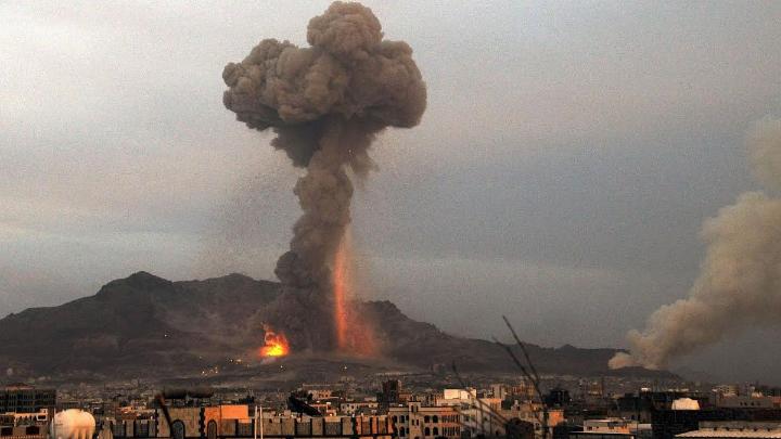 مقتل خبراء إيرانيين بانفجار صاروخ أثناء محاولة الحوثيين إطلاقه بصنعاء