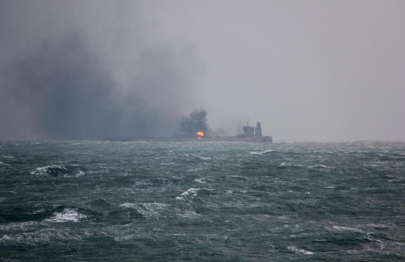 السيطرة على حريق ناقلة النفط ألتير في خليج عمان