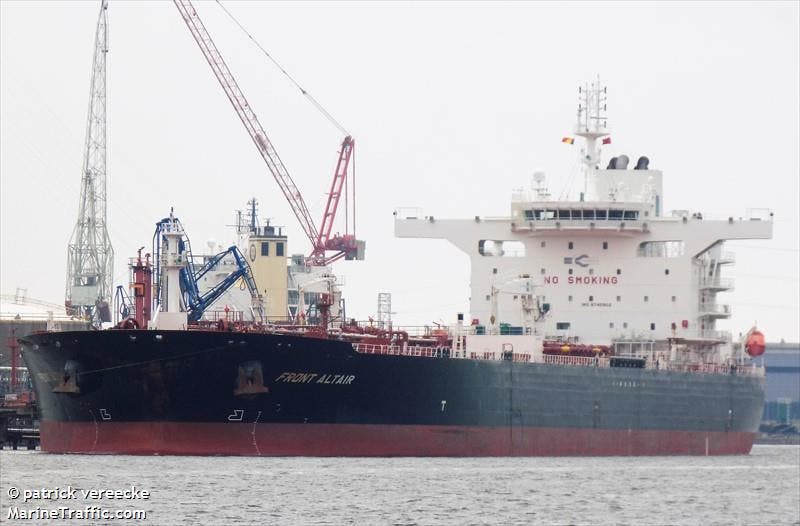 إحدى السفينتين في بحر عمان كانت محملة بميثانول في طريقها من الجبيل لسنغافورة