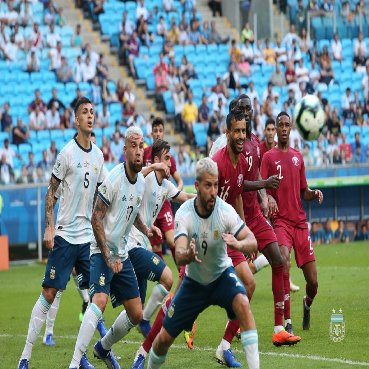 قطر ضد الأرجنتين .. التانغو يفوز بثنائية ويخطف بطاقة التأهل