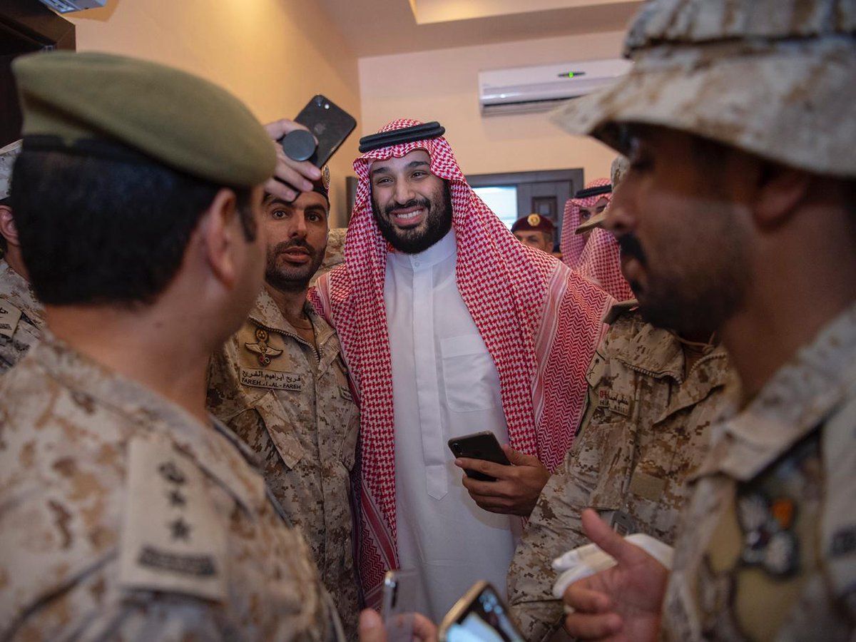 محمد بن سلمان في الحد الجنوبي .. عايد الأبطال وشاركهم فرحة العيد