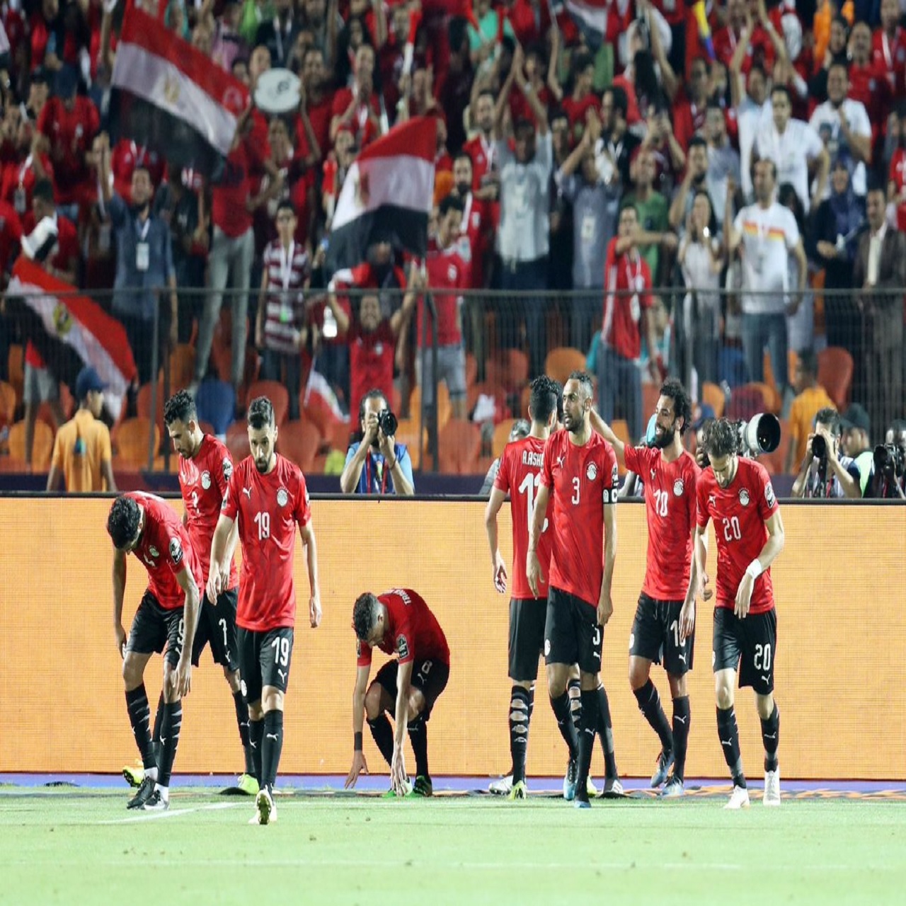 مصر ضد الكونغو الديمقراطية .. الفراعنة يفوزون بثنائية ويتأهلون رسميًّا