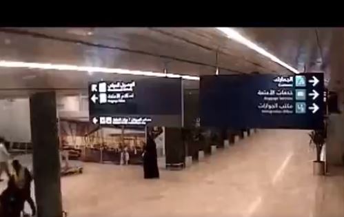 فيديو ..مواطنة وابنها على بُعد خطوة من الموت في مطار أبها