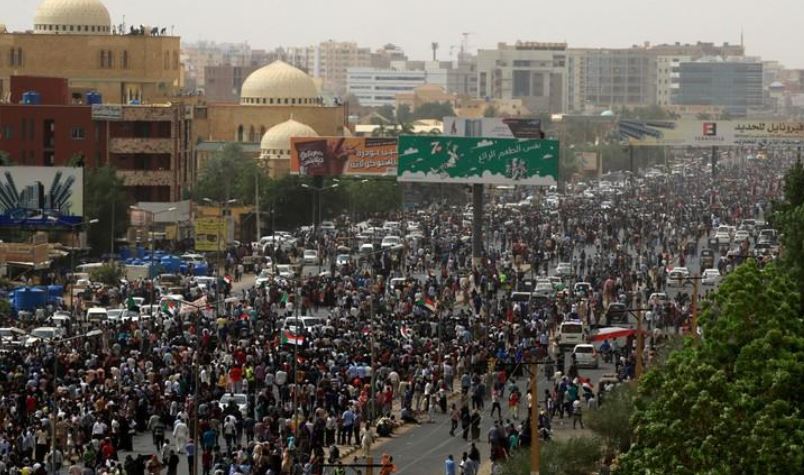عبدالرحمن الراشد : جماعة الإخوان تتنمر على السودان