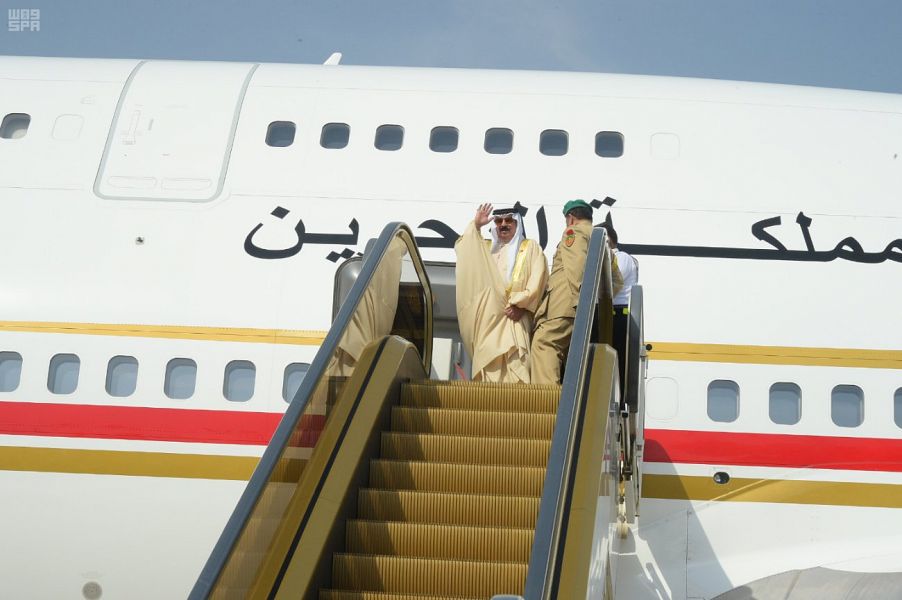 ملك البحرين يغادر جدة عقب مشاركته في القمة الإسلامية