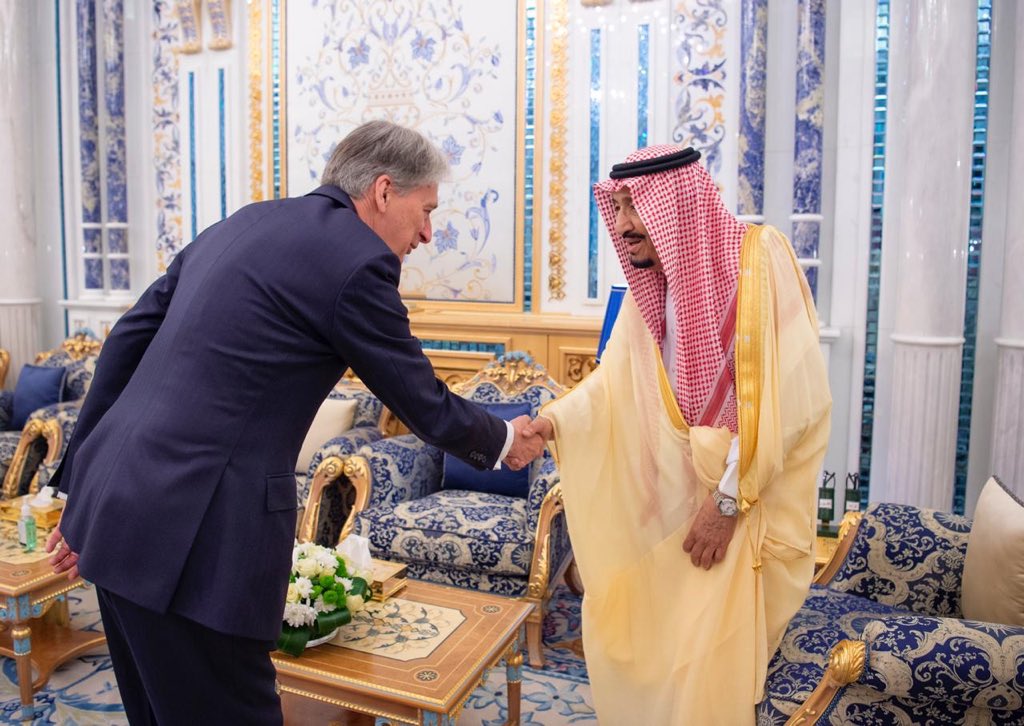 الملك سلمان يستقبل وزير الخزانة البريطاني