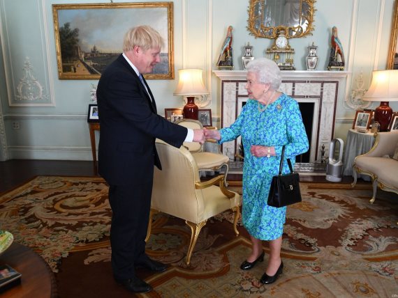 ملكة بريطانيا تصادق على حكومة جونسون الجديدة