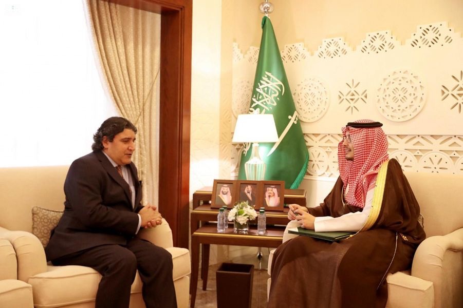 الأمير أحمد بن فهد بعد لقاء السفير راجا : علاقتنا بـ باكستان تشهد نمواً متواصلاً