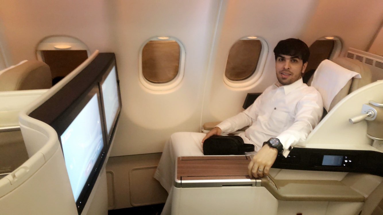 مسعف سعودي ينقذ حياة مسافر على متن رحلة دولية