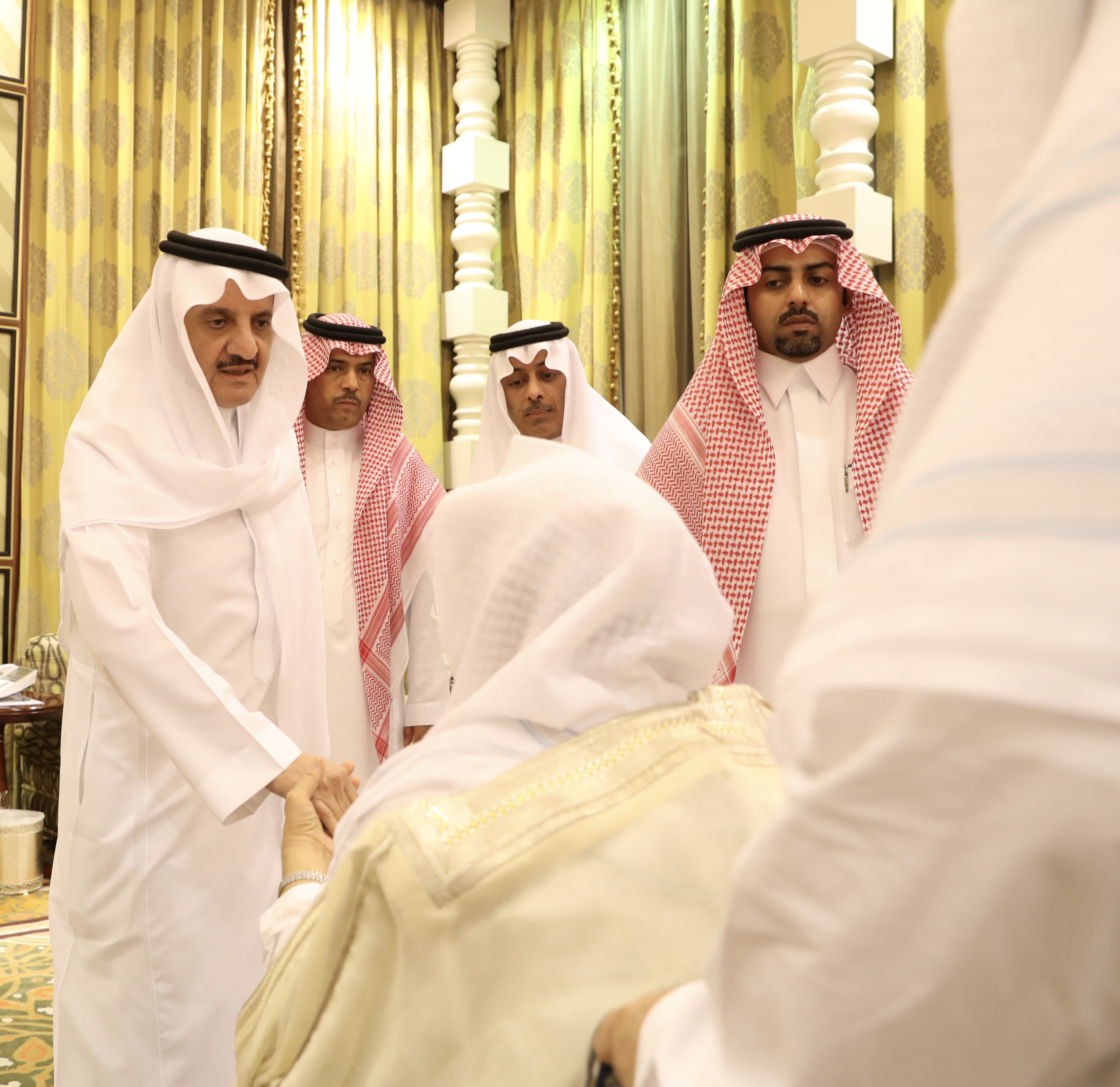 وفود دبلوماسية ومواطنون يقدمون العزاء في الأميرة الجوهرة بنت عبدالعزيز