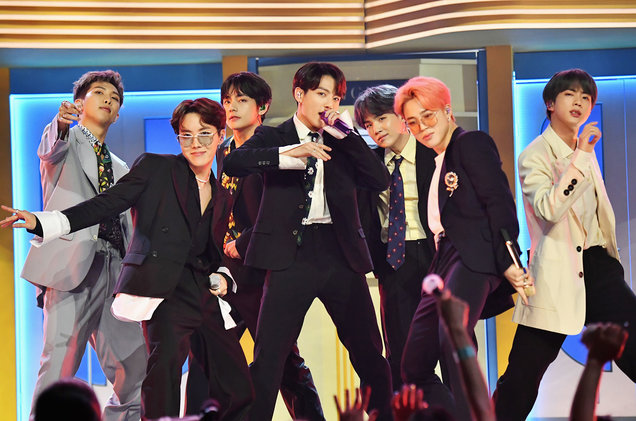 بي تي إس BTS يُعلق على أولى حفلاته بالمملكة