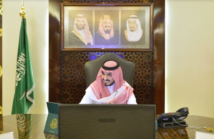 نائب أمير مكة يناقش جاهزية المخيمات في المشاعر
