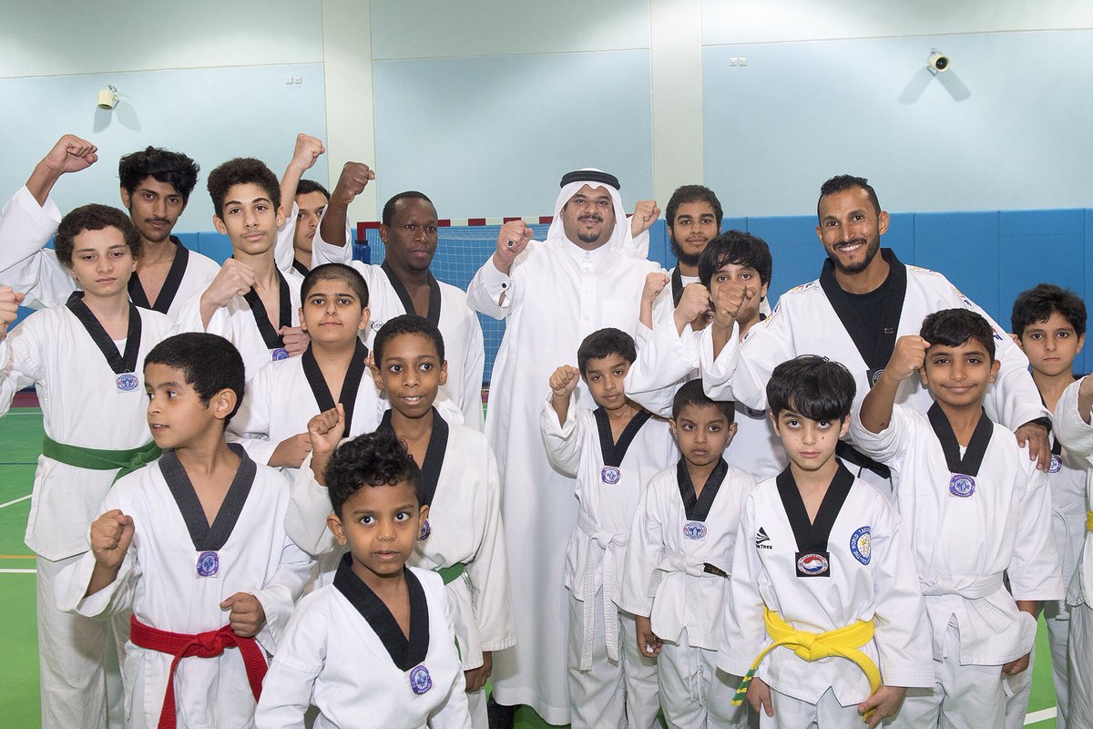 بالصور.. أمير الرياض بالنيابة يزور نادي الحي بمدرسة ابن الحاجب بالرياض