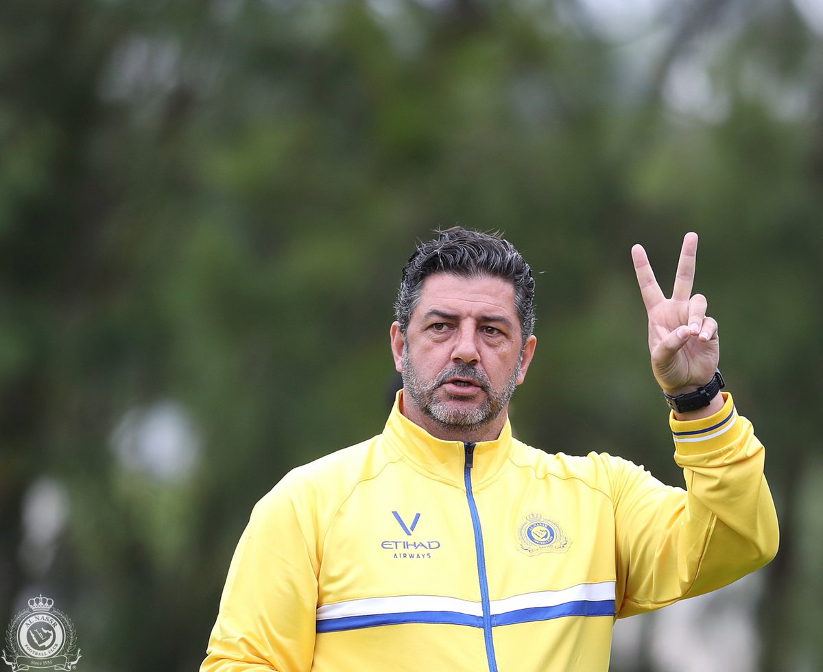 صور .. هواية جديدة لمدرب النصر