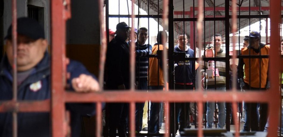 مقتل 57 سجيناً في مواجهات بين عصابتين داخل سجن برازيلي