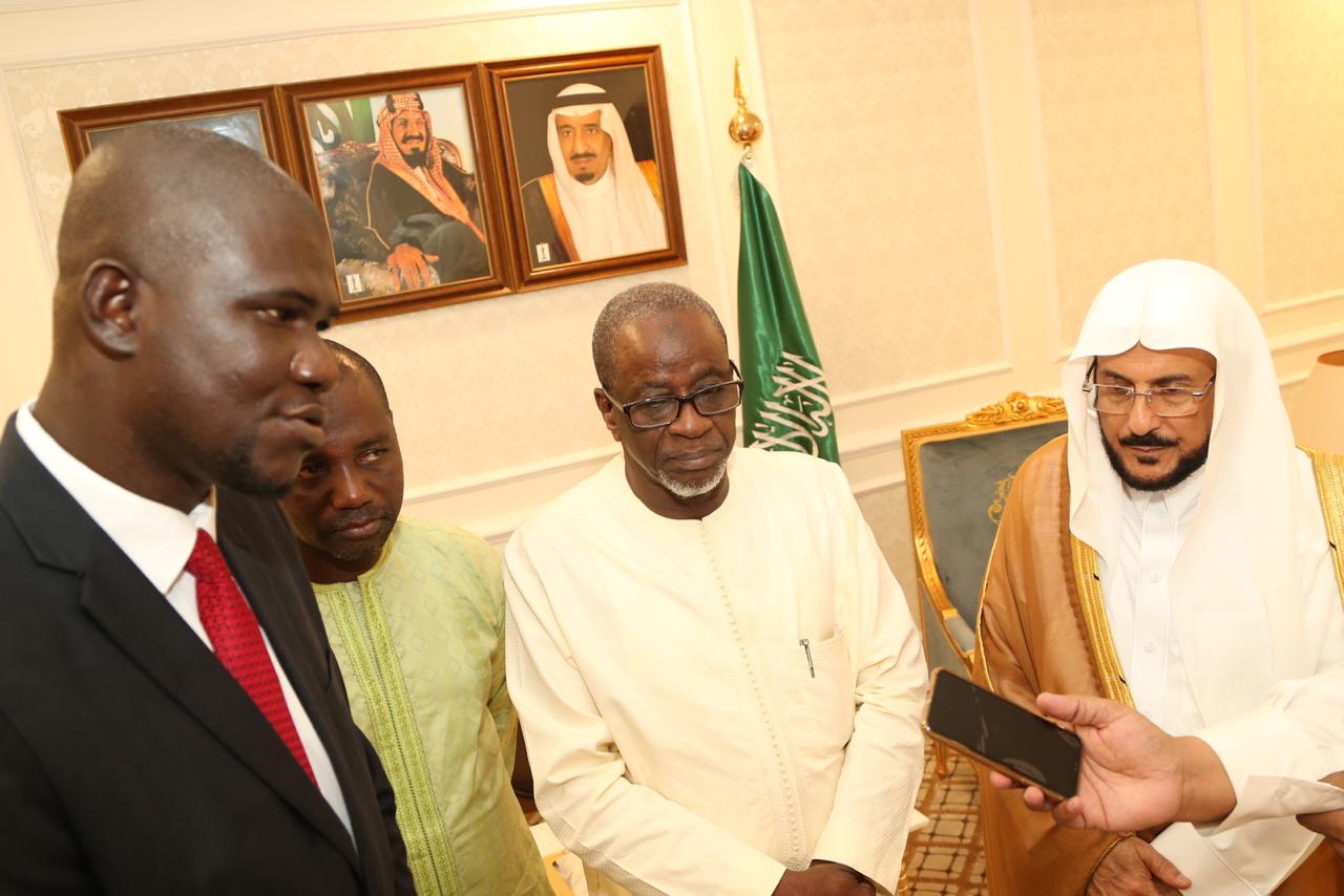 وزير جامبي: لا ينكر فضل السعودية في خدمة الإسلام إلا جاحد
