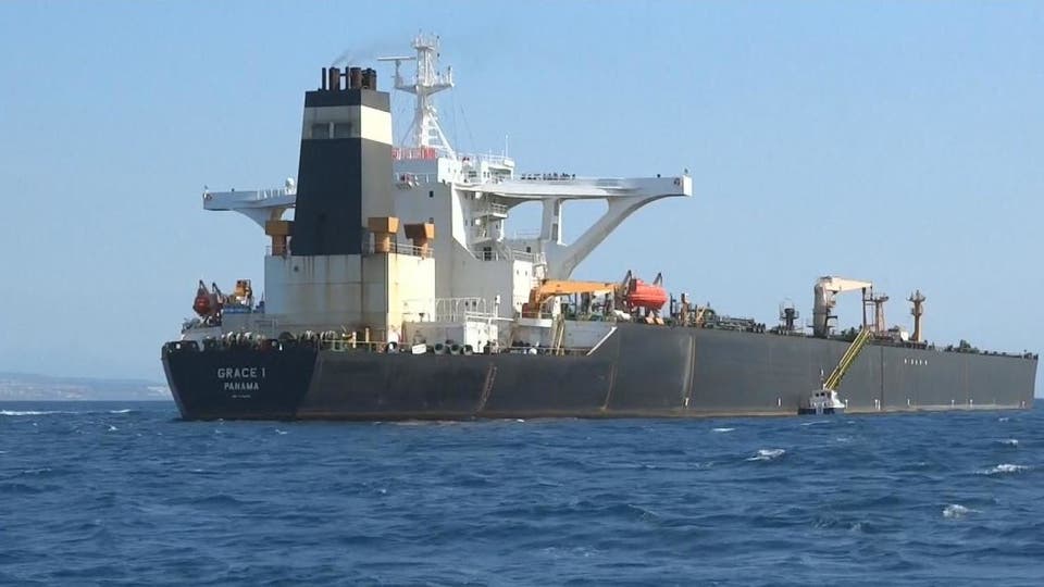 احتجاز سفينة نفط إيرانية عملاقة في جبل طارق وأمريكا تعلق
