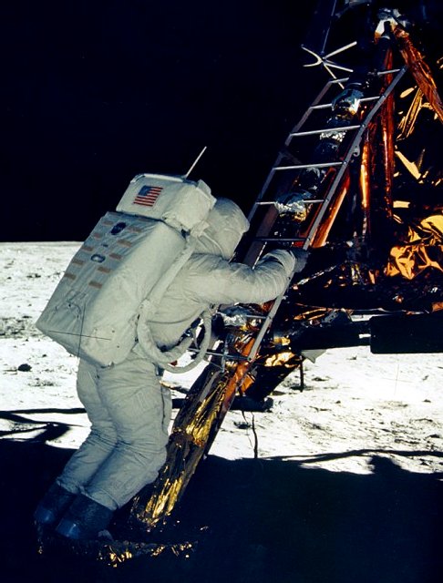 50 عاماً منذ الهبوط على القمر Moon landing