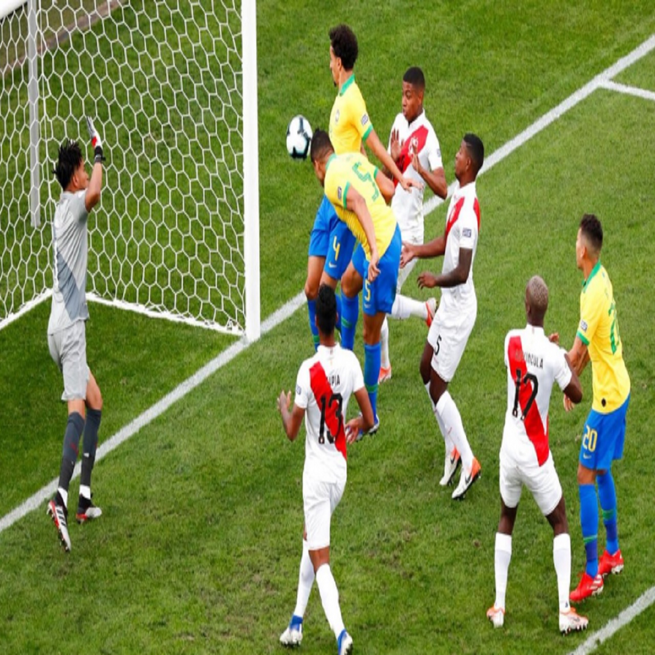 البرازيل ضد بيرو .. منتخب السامبا يتسلح بالأرض والتاريخ