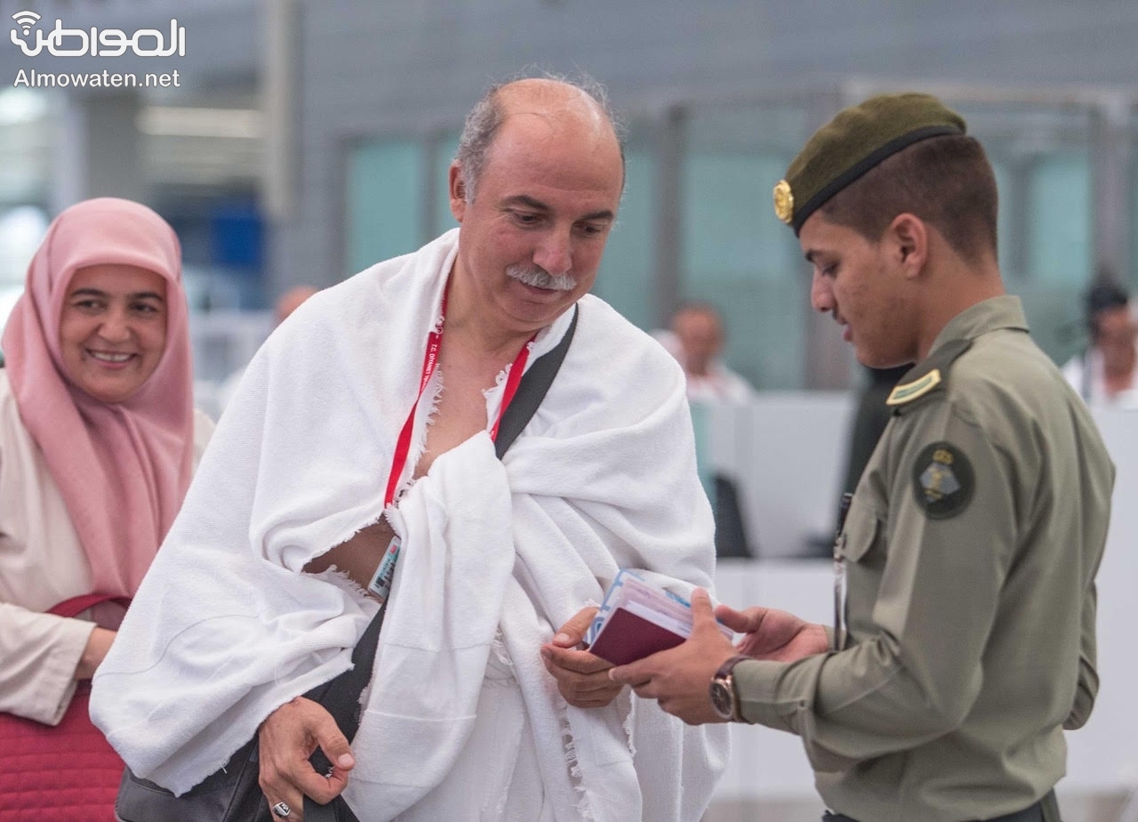 الحجاج في مطار الملك عبدالعزيز بجدة.. لقطات فرحة الوصول