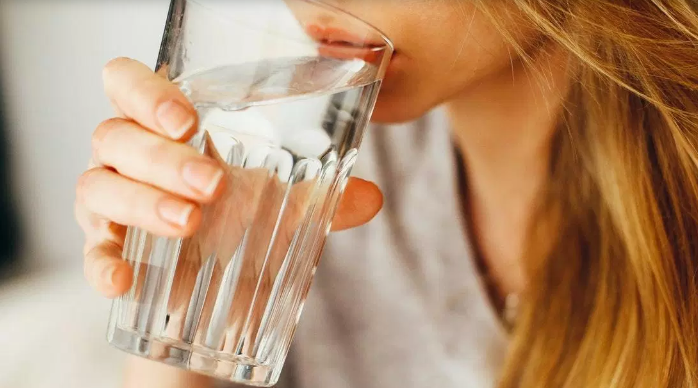الغذاء والدواء: الصوديوم في المياه المعبأة لا يشكل أي قلق على الصحة