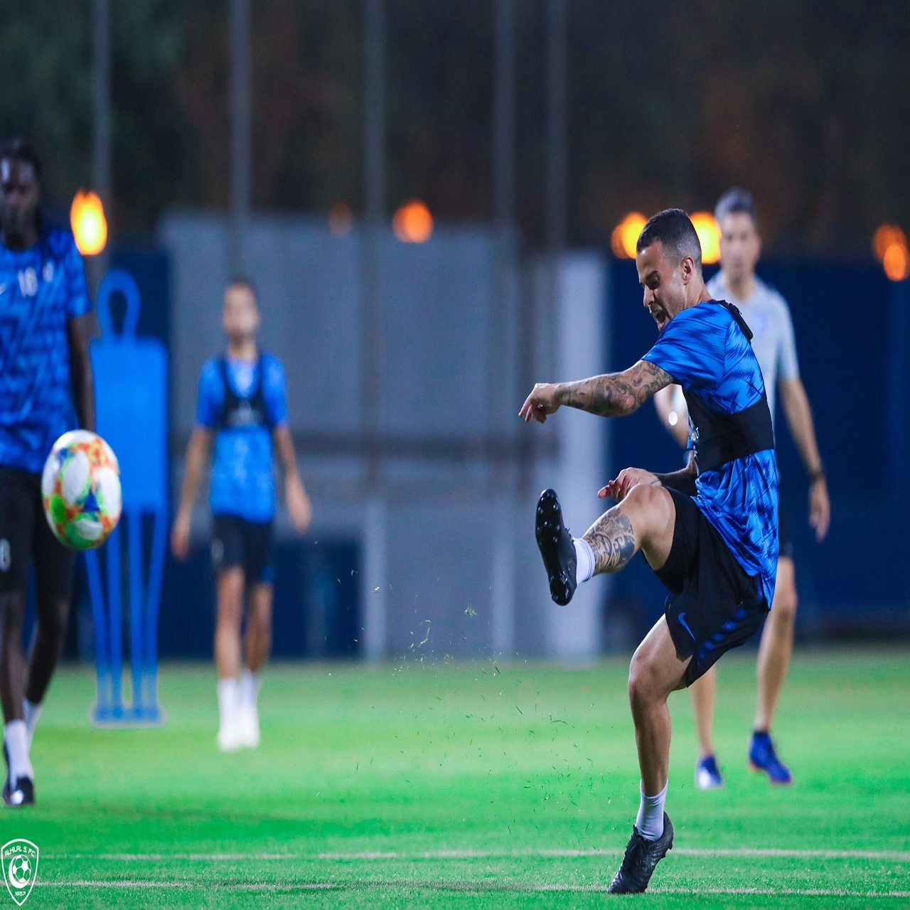 الهلال يستأنف تدريباته بعيدًا عن العيون