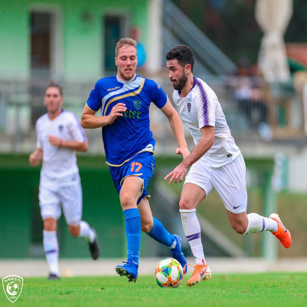 الهلال يفوز على بليد السلوفيني بالعشرة