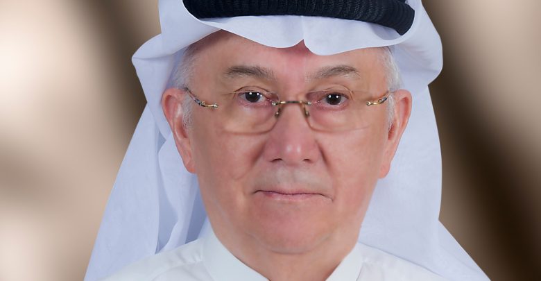 بابا يعقوب يبيع مكتبته لتوفير نفقات العلاج
