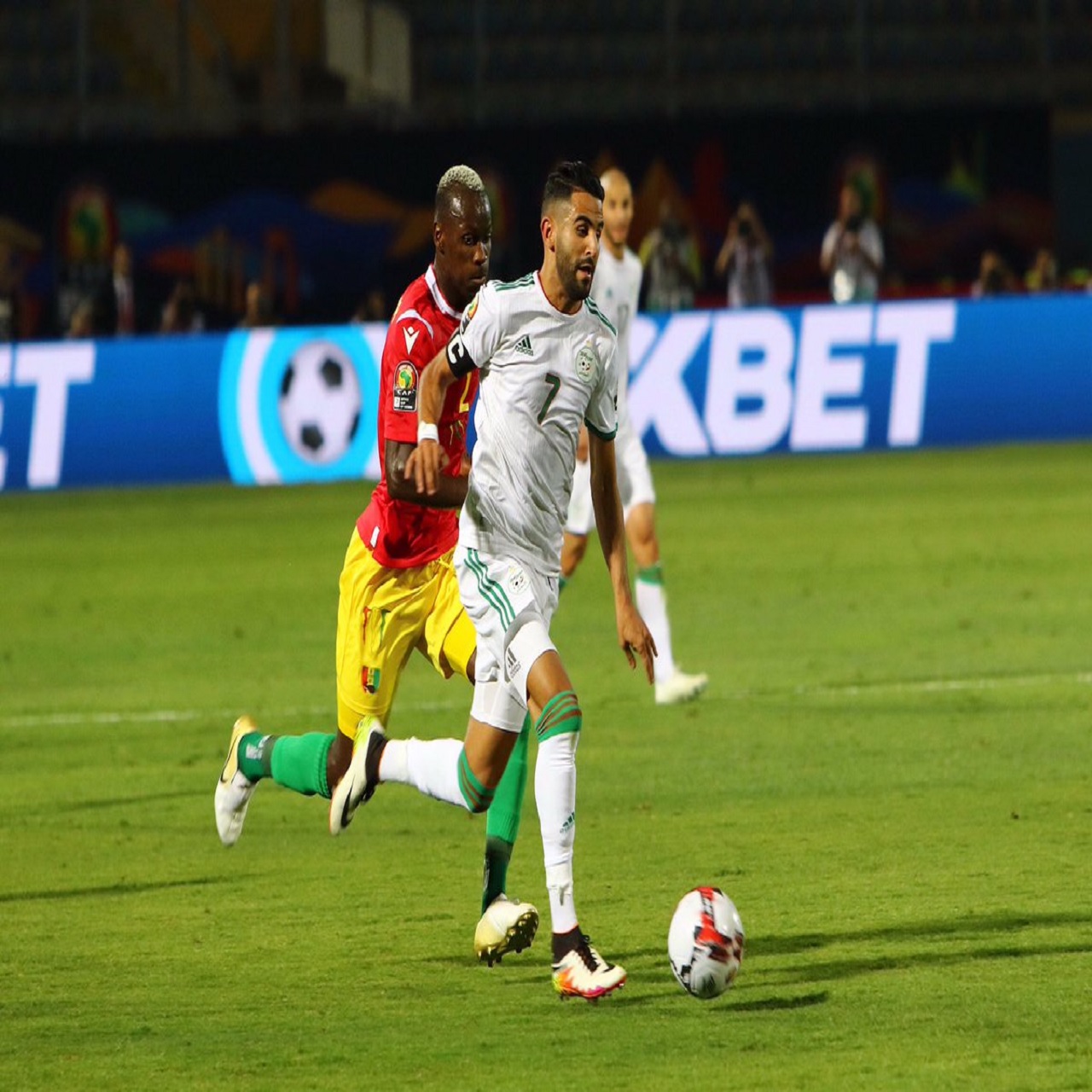 رياض محرز الأفضل في مباراة الجزائر ضد غينيا